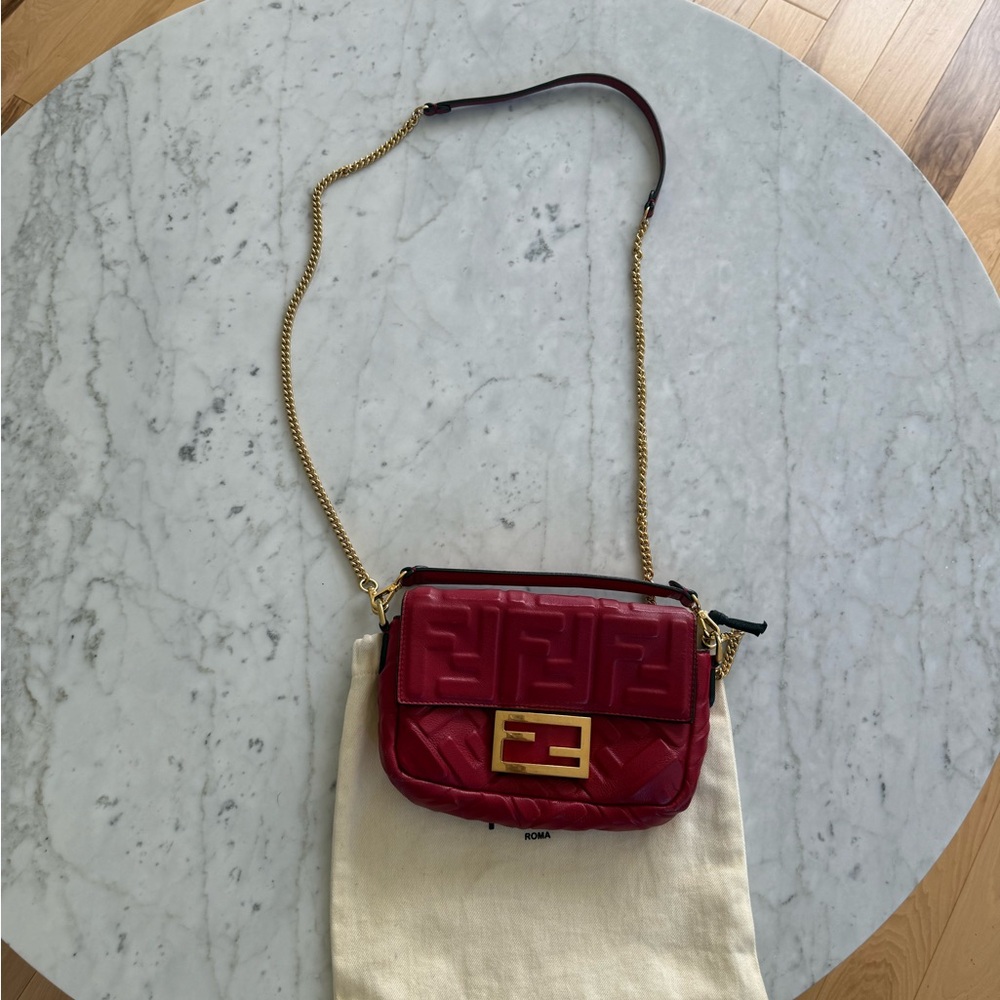Fendi Baguette Mini Bag 
Red nappa leather bag with FF motif - Picture 12 of 13
